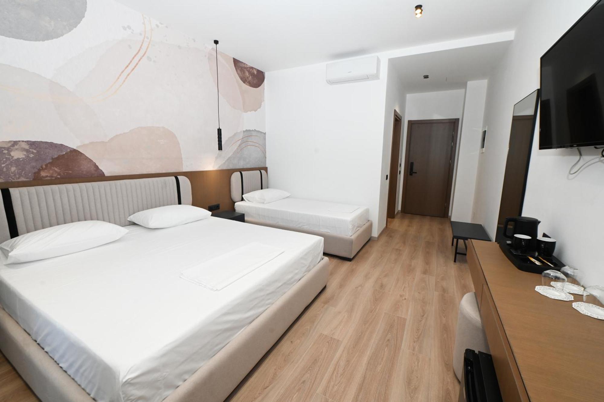 Monun Hotel Ksamil Luaran gambar